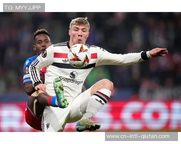 内维尔:谢什科看起来有些蠢笨,上半场其实有几回很好的时机 内维尔:谢什科看起来有些蠢笨,上半场其实有几回很好的时机